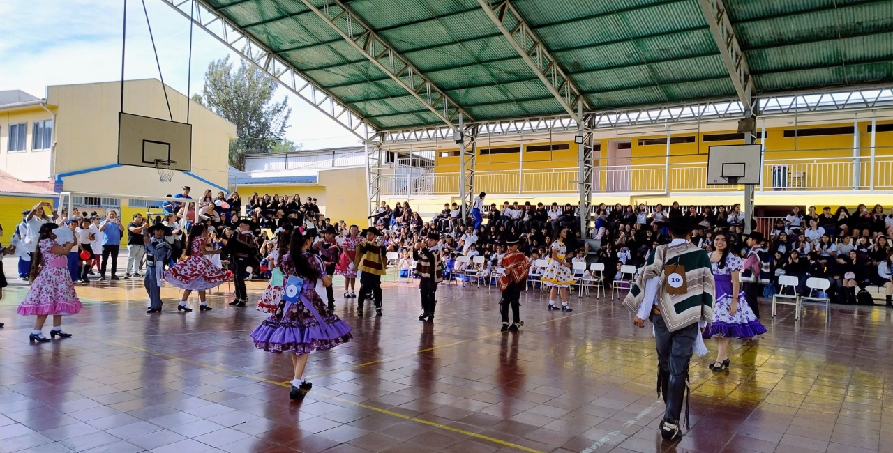 Estudiantes participaron en campeonato interno de cueca del Colegio Santa María Eufrasia